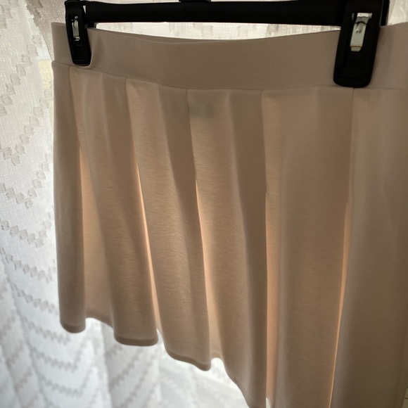Off white mini skirt size M Brand New never worn. - Picture 7 of 9